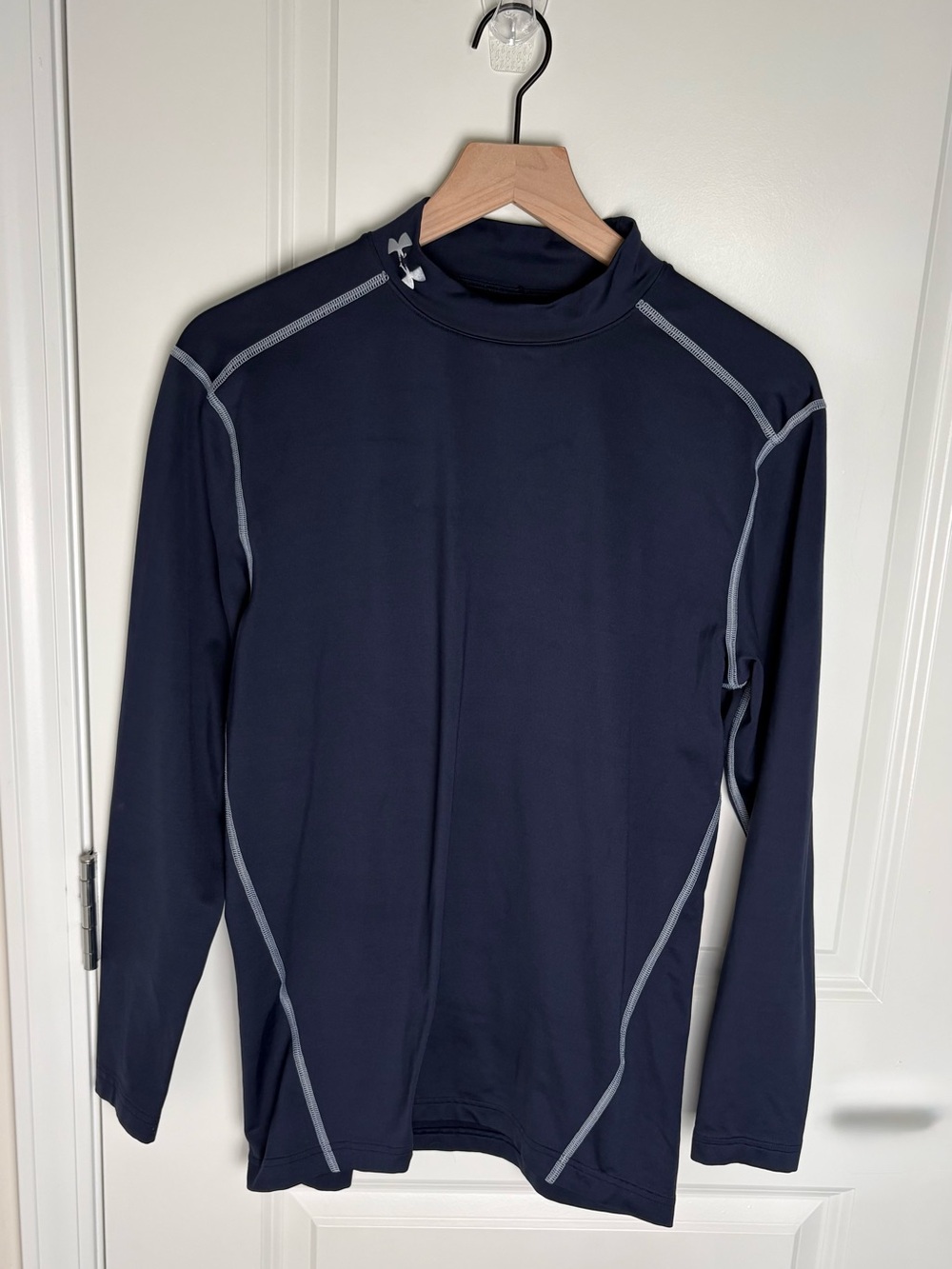 Under Armour Men’s Navy Long-Sleeve Shirt. Size M